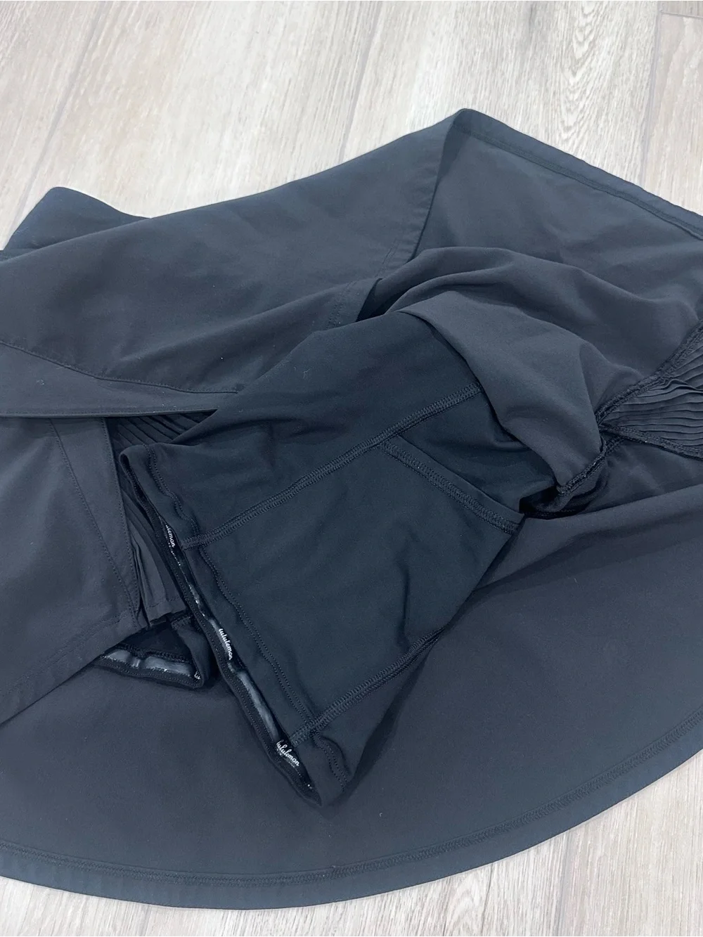 Lululemon play off the pleats skirt black size 4
